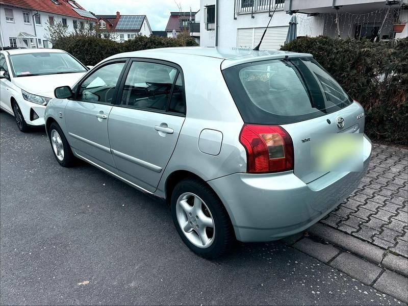 Gebraucht Toyota Corolla 97 PS (71 kW) 2003 Silber Kleinwagen