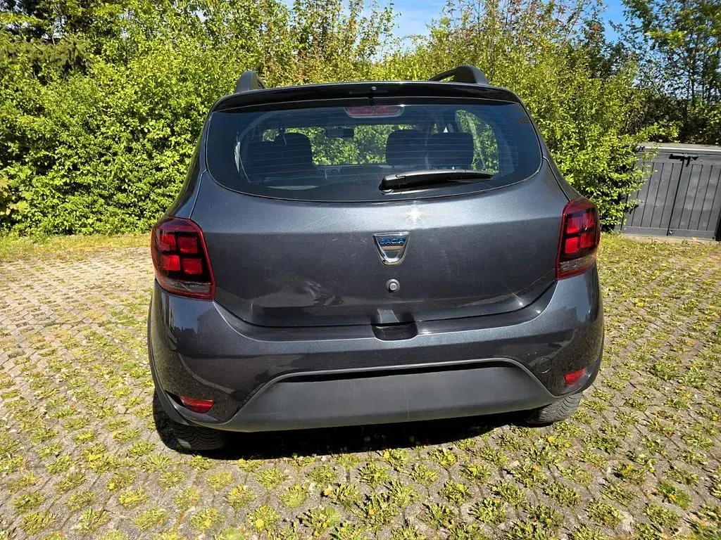 Gebraucht Dacia Sandero Essentiel 73 PS (53 kW) 2020 Grau Limousine