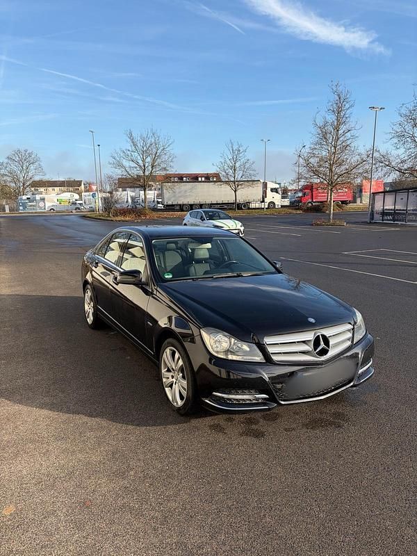 Schwarz Gebraucht 2012 Mercedes C220 Avantgarde Limousine | 7.900 € (Fairer Preis) - Bild 1/4