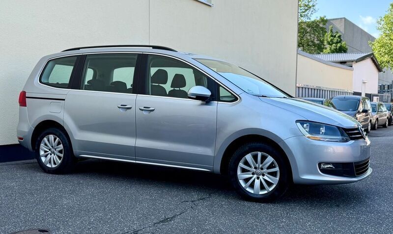 Silber Gebraucht 2011 VW Sharan Comfortline Van / Kleinbus | 15.390 € (Teuer) - Bild 1/4