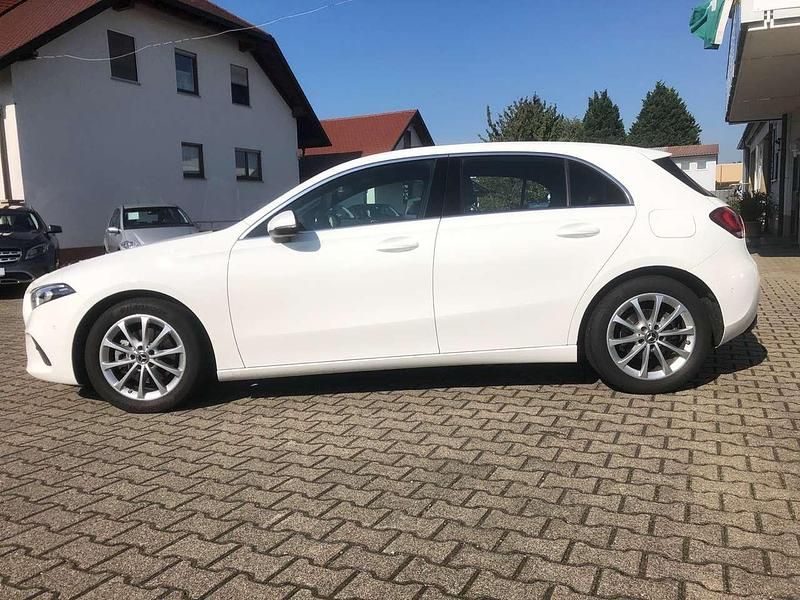 Gebraucht Mercedes A200 163 PS (119 kW) 2019 Weiß Limousine