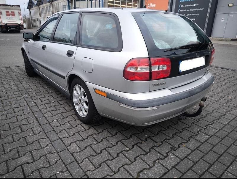 Gebraucht Volvo V40 118 PS (86 kW) 2002 Silber Kombi