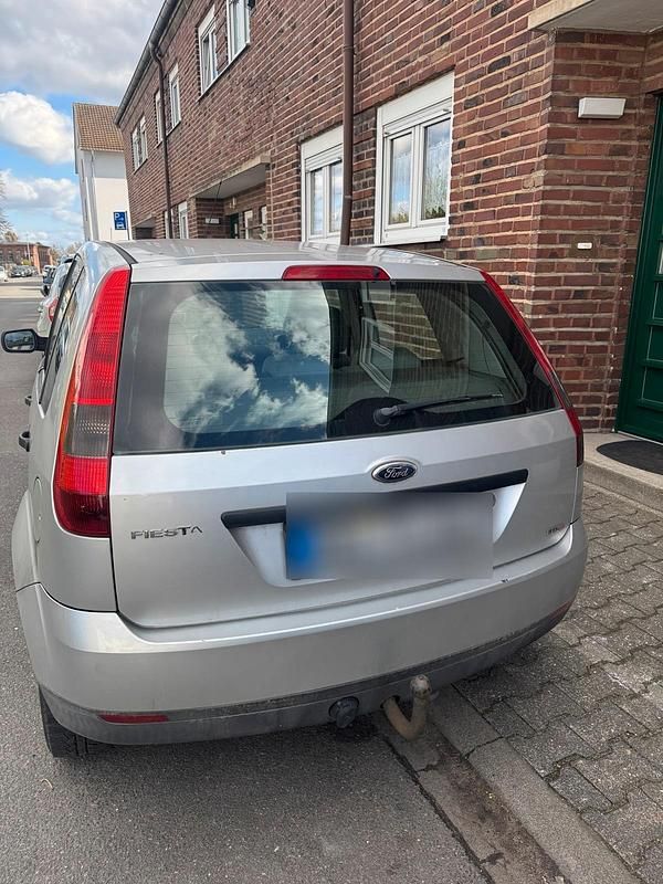 Gebraucht Ford Fiesta 68 PS (50 kW) 2002 Silber Kleinwagen