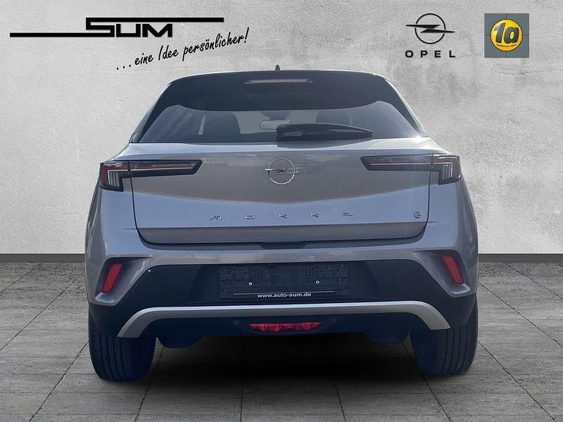 Gebraucht Opel Mokka-e Elegance 100 kW (136 PS) 2023 Kontrast grau/quarz silber SUV