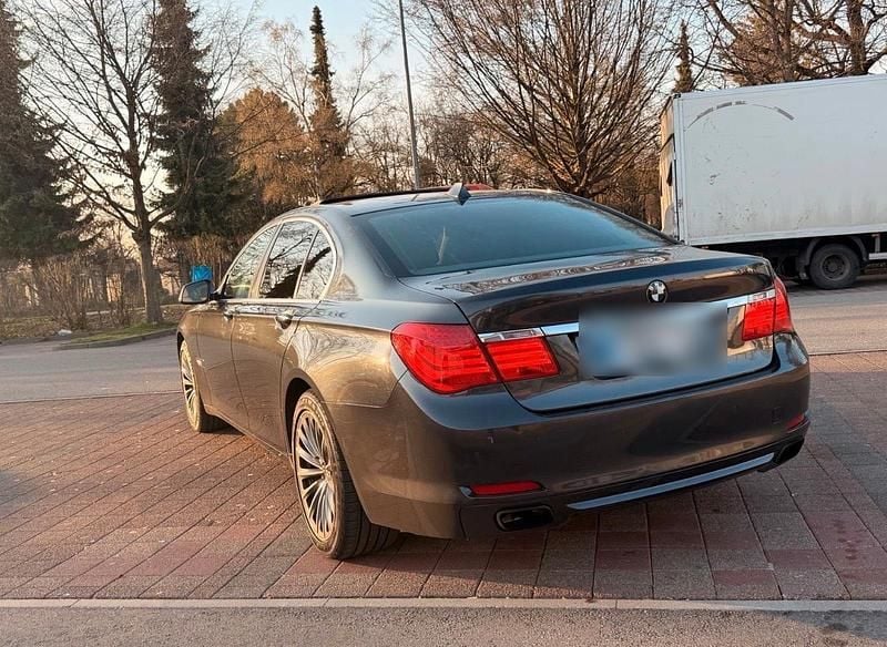 Gebraucht BMW 750 408 PS (300 kW) 2009 Grau Limousine