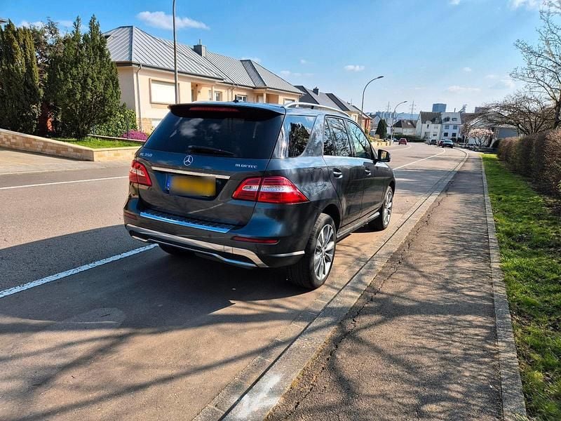 Usata Mercedes ML350 259 CV (190 kW) 2012 Grigio SUV