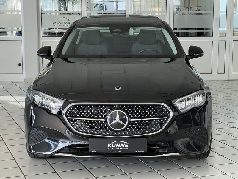 Gebraucht Mercedes E220 Avantgarde 197 PS (144 kW) 2023 Schwarz, Limousine