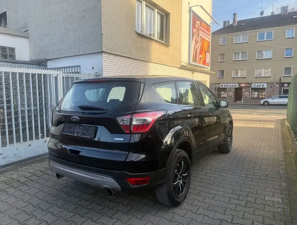 Gebraucht Ford Kuga Trend 120 PS (88 kW) 2018 Schwarz SUV