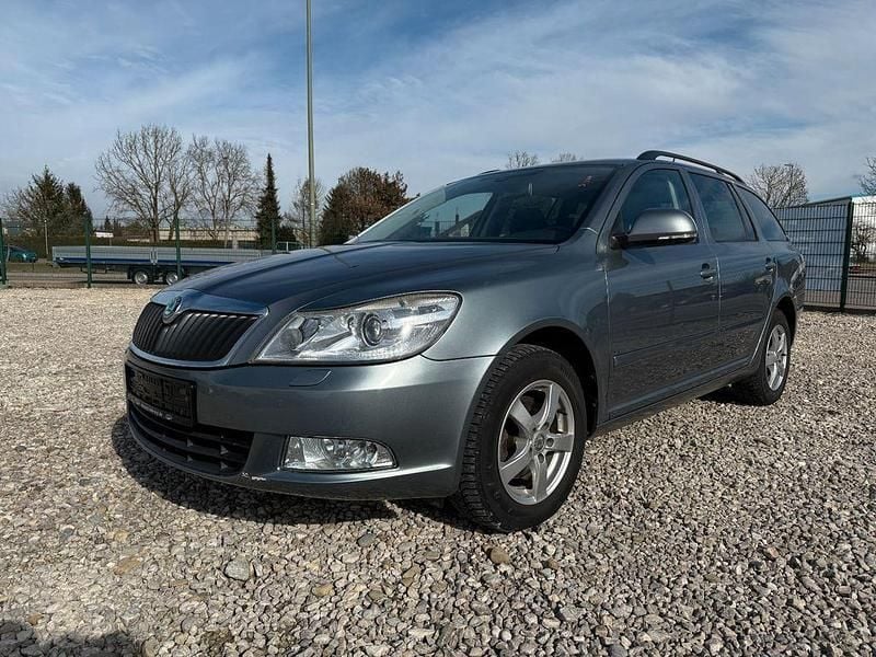 Grau Gebraucht 2013 Skoda Octavia Kombi | 7.499 € (Superpreis) - Bild 1/4