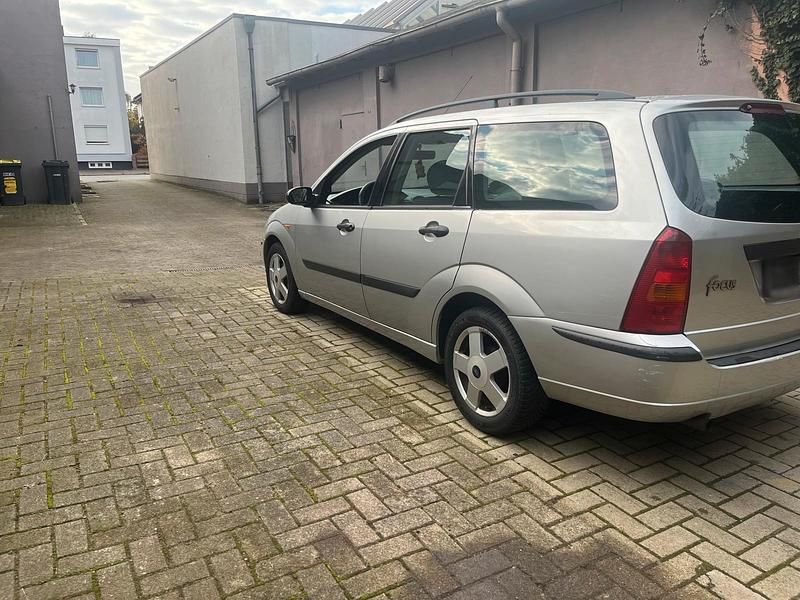 Gebraucht Ford Focus 75 PS (55 kW) 2004 Silber Kombi