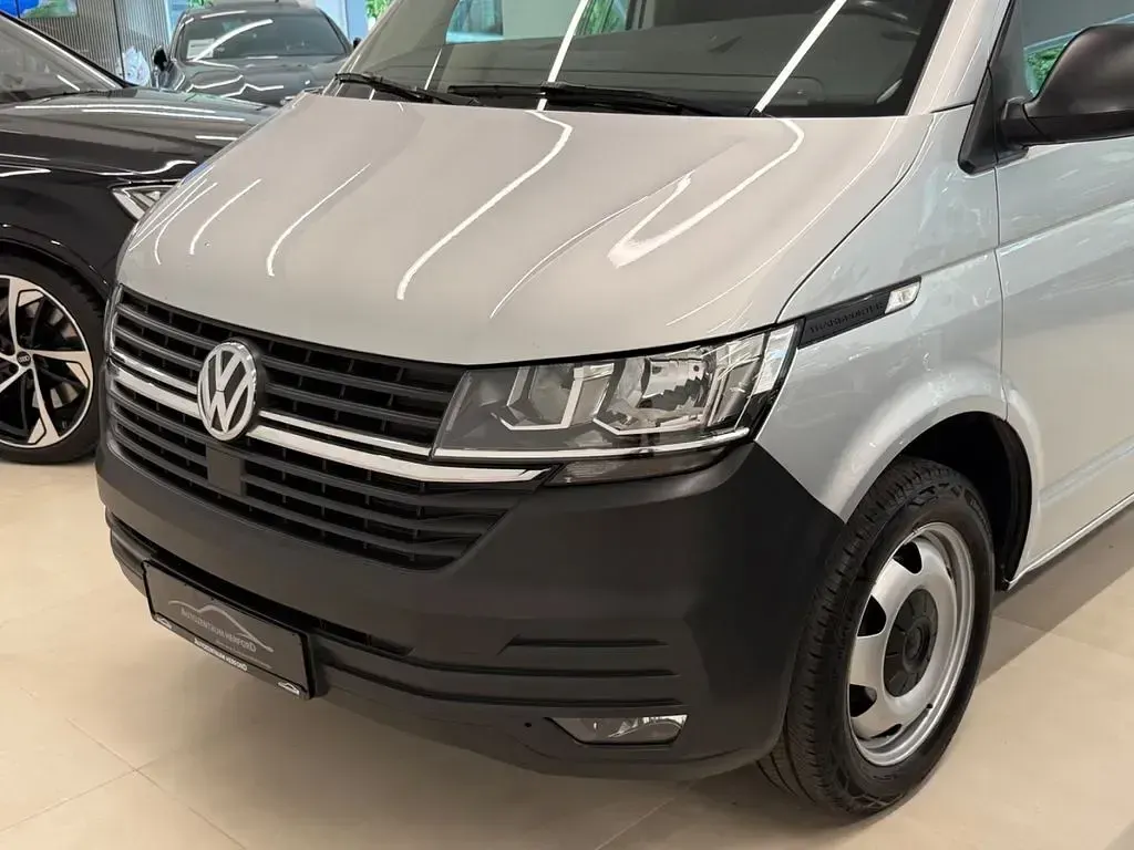 Gebraucht VW T6.1 150 PS (110 kW) 2023 Reflexsilber metallic Van