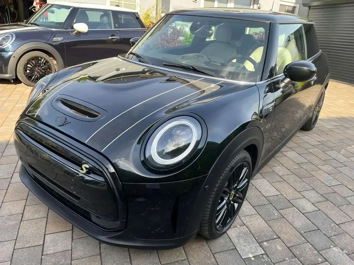 Gebraucht Mini Cooper SE 135 kW (184 PS) 2023 Schwarz Kleinwagen