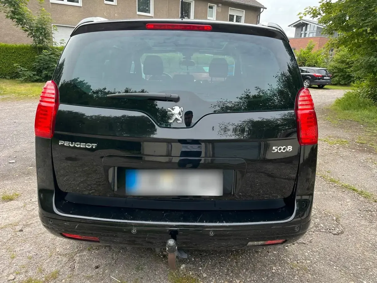 Gebraucht Peugeot 5008 163 PS (119 kW) 2011 Schwarz Van / Kleinbus