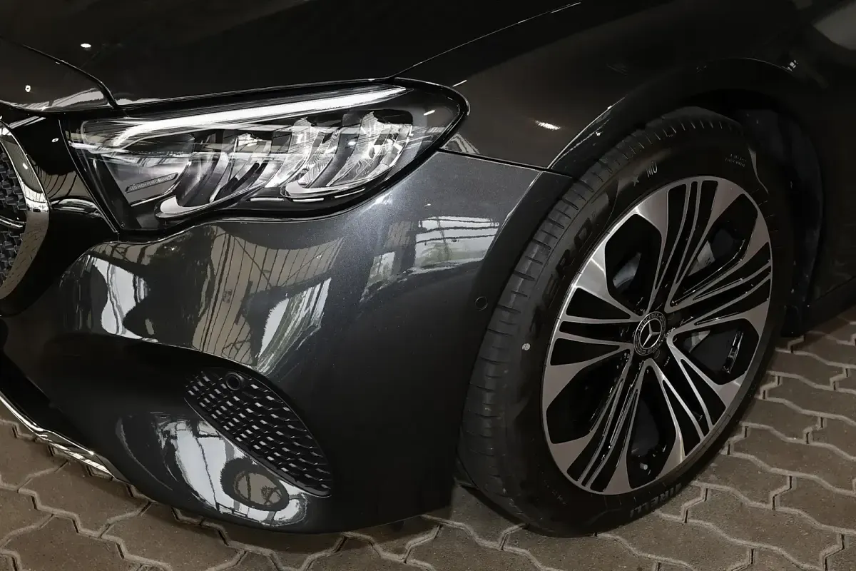 Gebraucht Mercedes E200 Avantgarde 204 PS (150 kW) 2025 Graphitgrau metallic Limousine