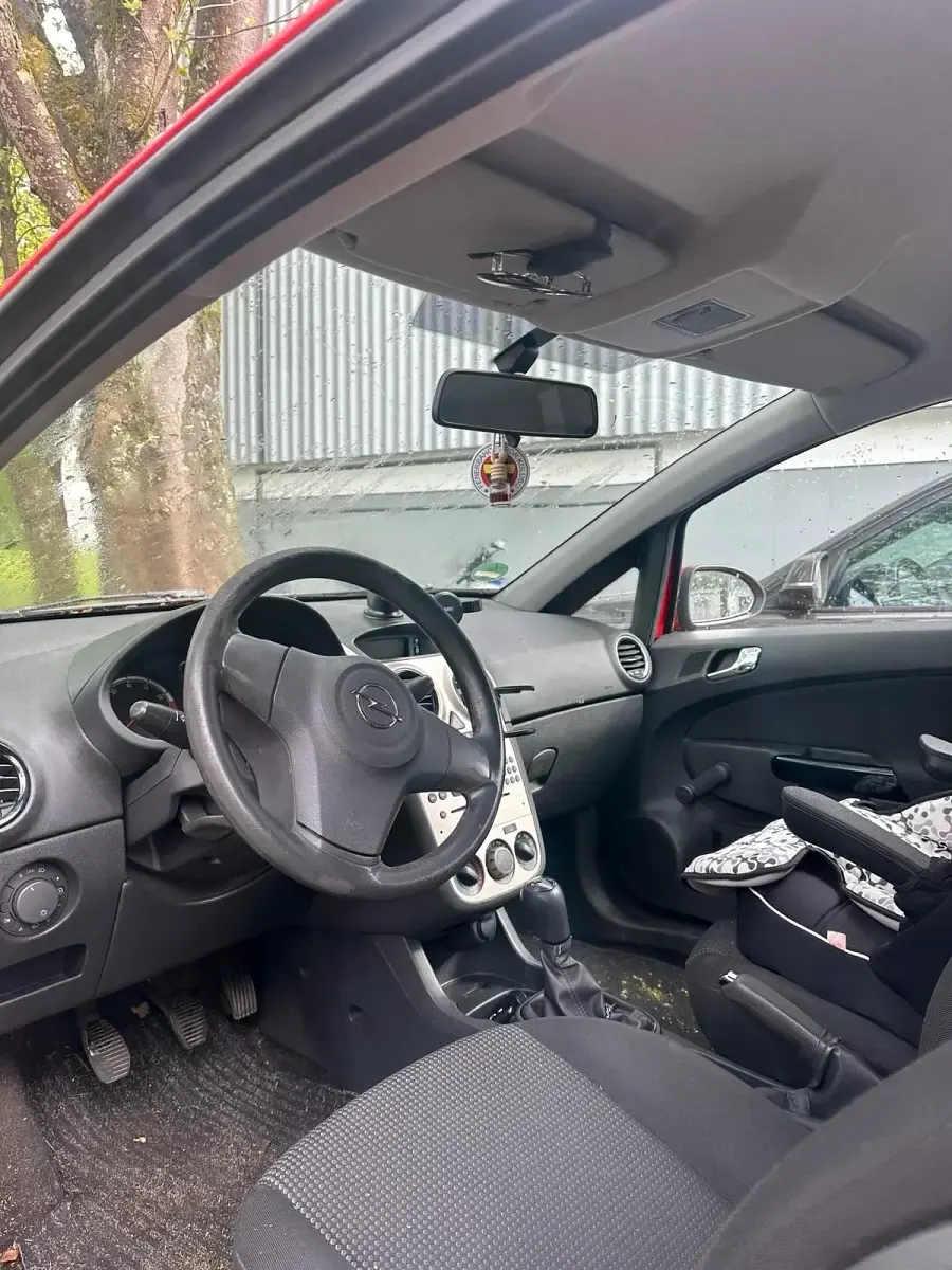Używany Opel Corsa 80 KM (58 kW) 2009 Czerwony Hatchback
