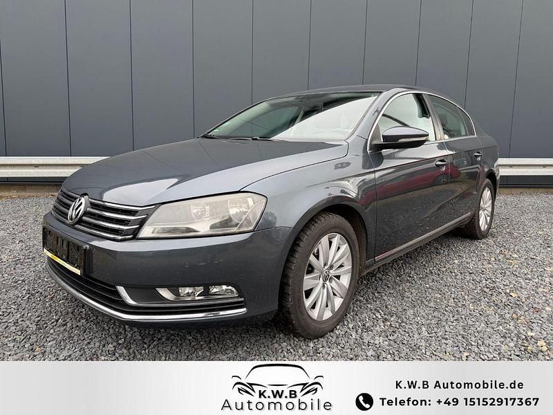 Gebraucht VW Passat 105 PS (77 kW) 2012 Grau Limousine