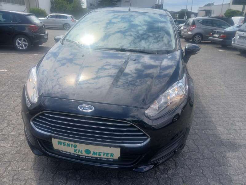Pantherschwarz metallic Gebraucht 2013 Ford Fiesta Trend Kleinwagen | 6.590 € (Fairer Preis) - Bild 1/4