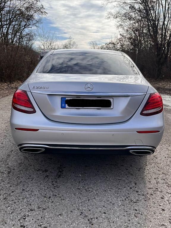 Gebraucht Mercedes E220 194 PS (142 kW) 2016 Silber Limousine