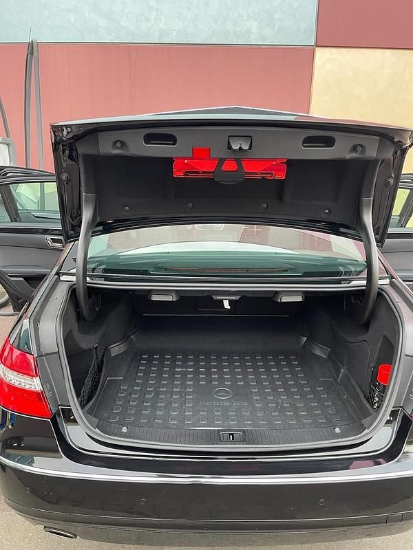 Gebraucht Mercedes E200 184 PS (135 kW) 2010 Schwarz Limousine