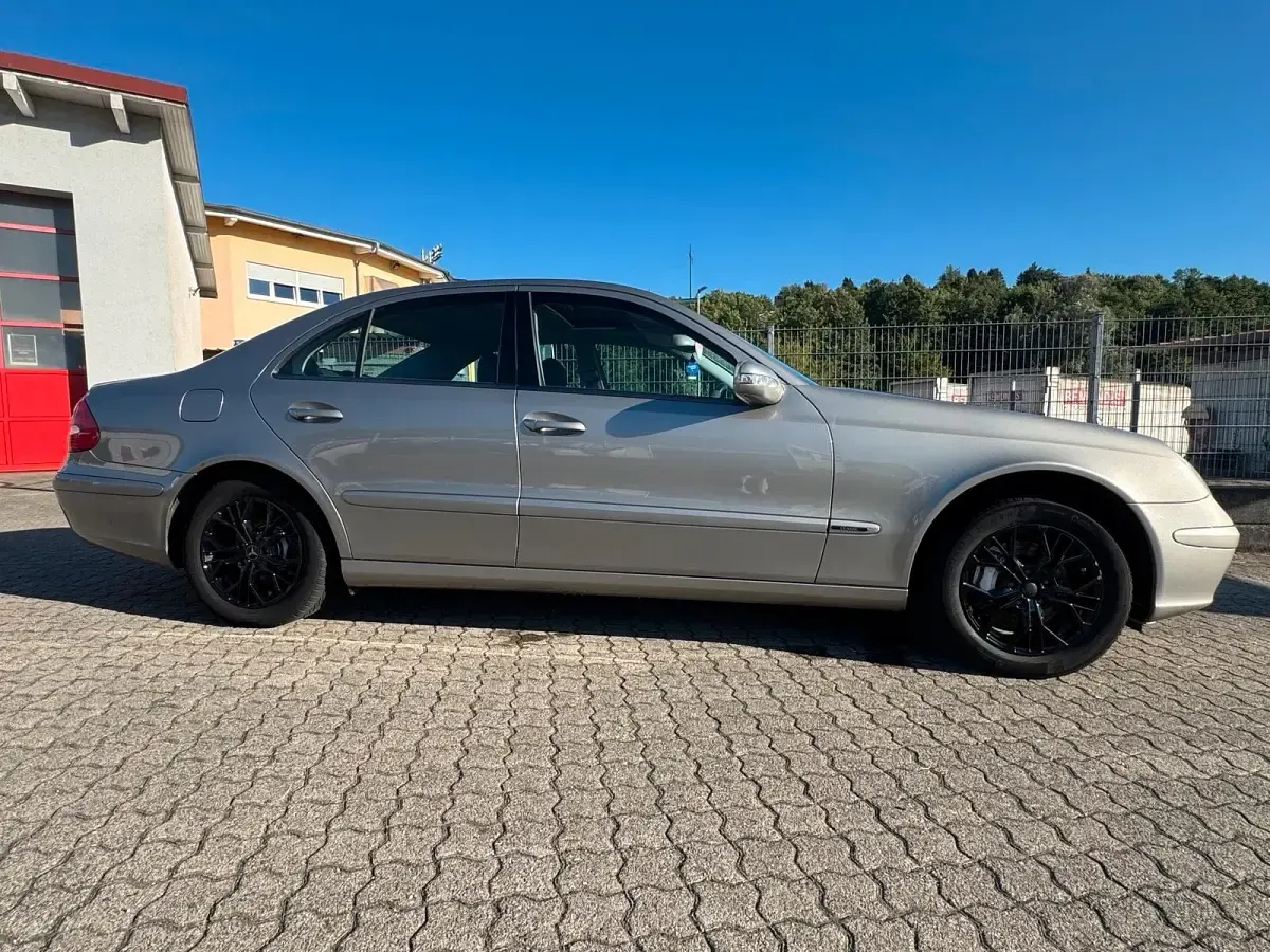 Gebraucht Mercedes E320 Avantgarde 224 PS (164 kW) 2002 Grau Limousine