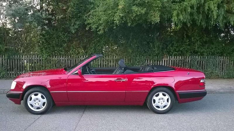 Gebraucht Mercedes E320 220 PS (161 kW) 1993 Rot Cabrio