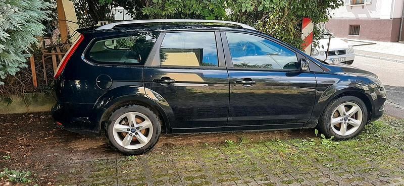 Gebraucht Ford Focus 101 PS (74 kW) 2010 Schwarz Limousine