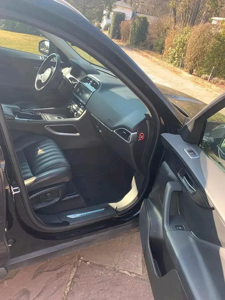 Gebraucht Jaguar F-Pace 180 PS (132 kW) 2017 Schwarz SUV