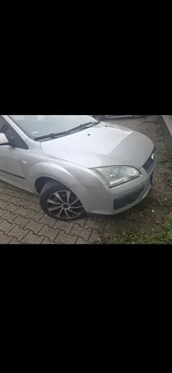 Gebraucht Ford Focus 90 PS (66 kW) 2006 Silber Limousine