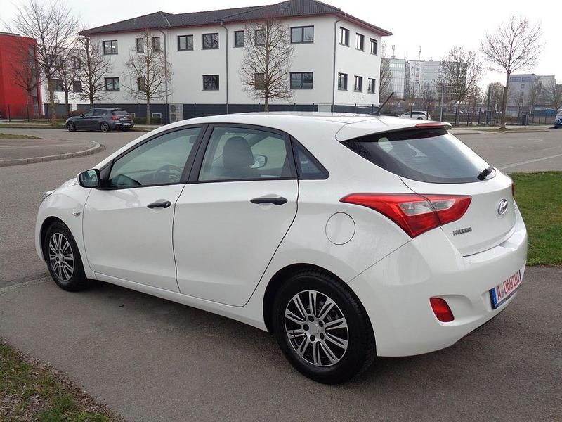 Gebraucht Hyundai i30 Classic 90 PS (66 kW) 2014 Weiß Limousine