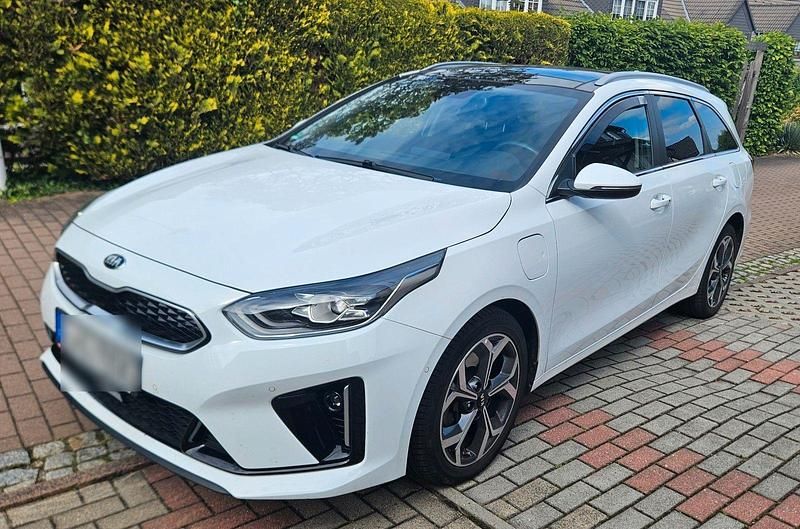 Weiß Gebraucht 2021 Kia Ceed Platinum Kombi | 20.499 € (Guter Preis) - Bild 1/4