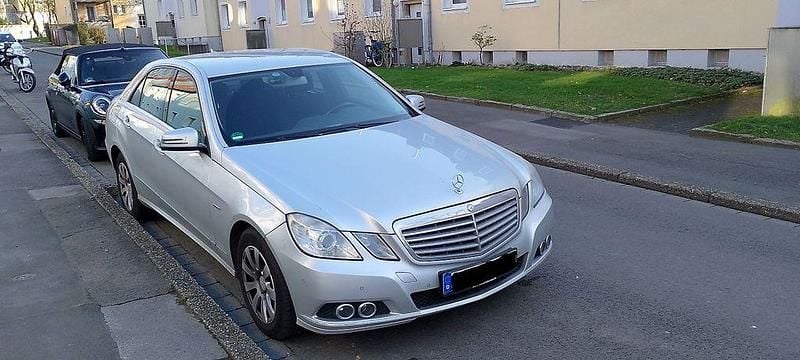 Gebraucht Mercedes E220 Elegance 170 PS (125 kW) 2009 Silber Limousine