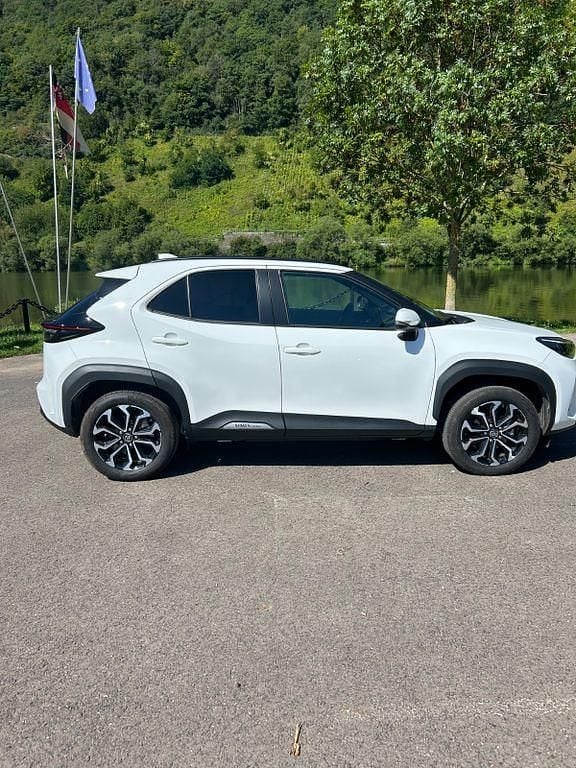 Weiß Gebraucht 2024 Toyota Yaris Cross Team SUV | 24.900 € (Superpreis) - Bild 1/4
