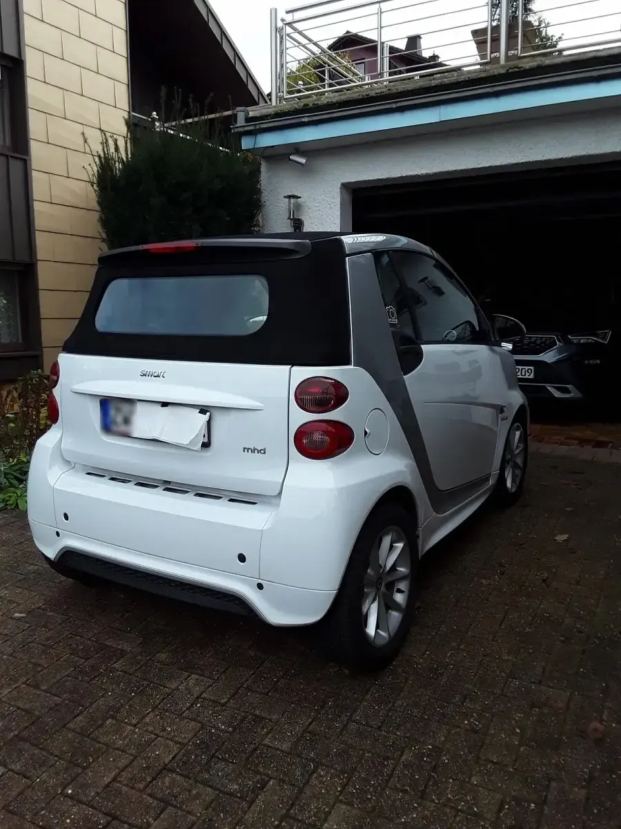 Gebraucht Smart ForTwo Cabrio 74 PS (54 kW) 2012 Weiß Cabrio