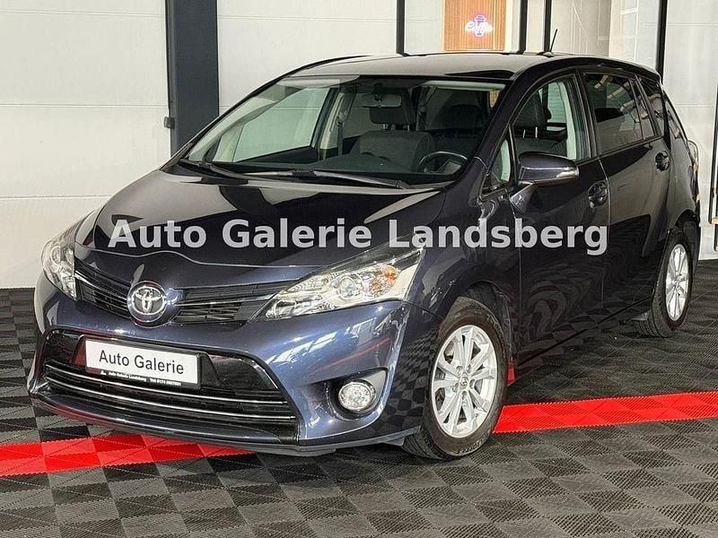 Violet Gebraucht 2016 Toyota Verso Skyview Edition Van / Kleinbus | 5.590 € (Guter Preis) - Bild 1/4