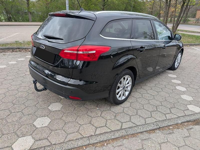Second-hand Ford Focus Titanium 120 CP (88 kW) 2015 Negru Berlinǎ