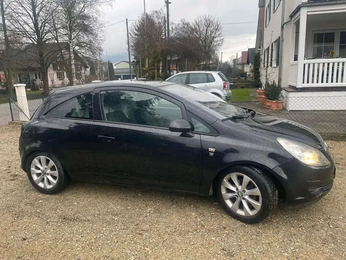 Używany Opel Corsa 69 KM (50 kW) 2010 Czarny Hatchback