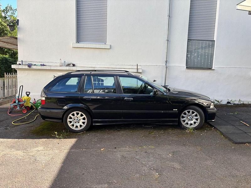Schwarz Gebraucht 1998 BMW 328 M Sport Kombi | 7.000 € (Etwas zu teuer) - Bild 1/4