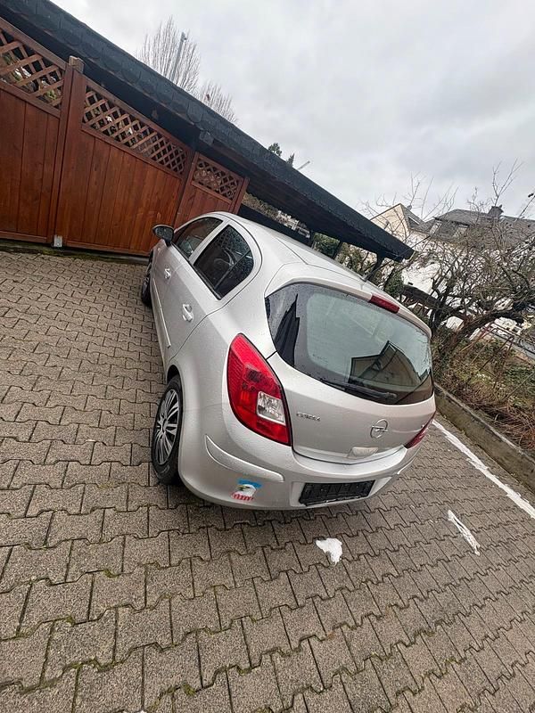 Gebraucht Opel Corsa 90 PS (66 kW) 2008 Silber Kleinwagen