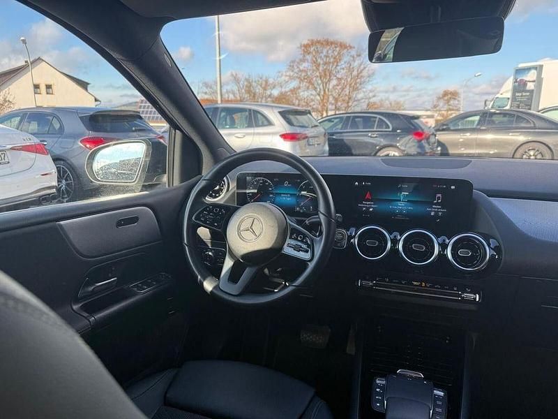 Gebraucht Mercedes B200 Style 150 PS (110 kW) 2020 Blau Van / Kleinbus