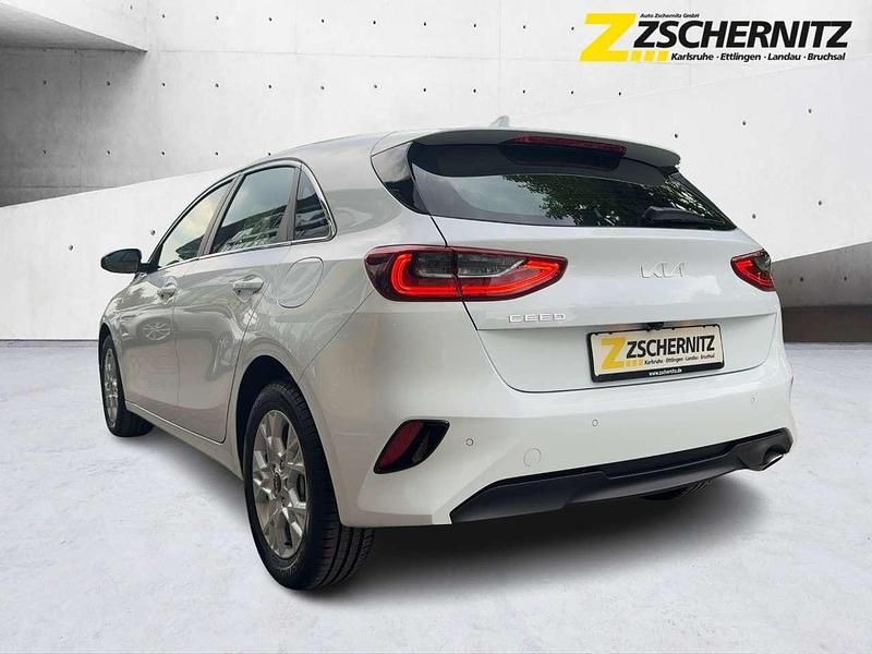 Gebraucht Kia Ceed Vision 140 PS (102 kW) 2025 (wd) casa white s Kleinwagen