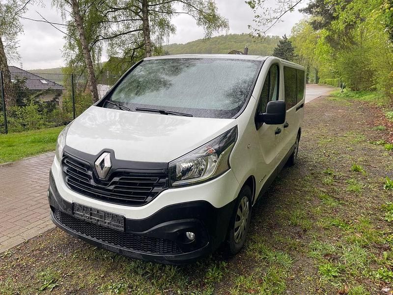Second-hand Renault Trafic Expression 145 CP (106 kW) 2018 Alb Monovolum