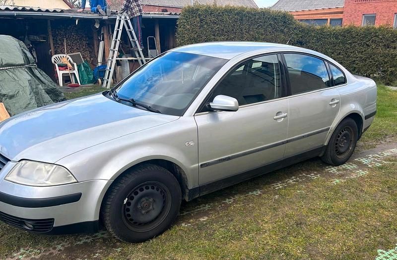 Gebraucht VW Passat 101 PS (74 kW) 2001 Silber Limousine