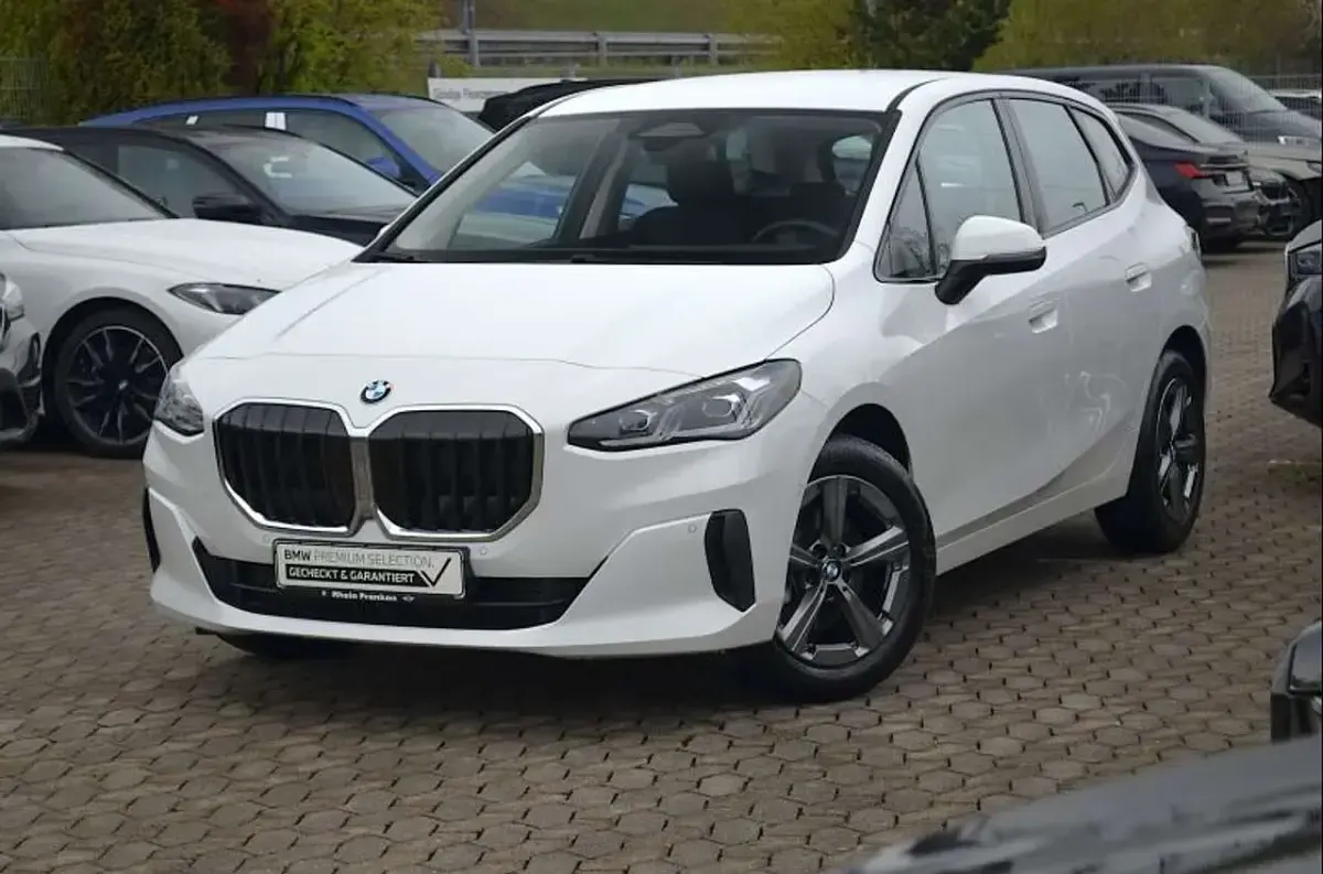 Gebraucht BMW 220 Active Tourer 170 PS (125 kW) 2025 Weiß Van / Kleinbus