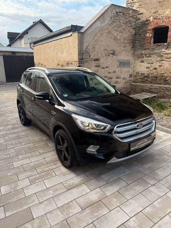 Gebraucht Ford Kuga Titanium 150 PS (110 kW) 2017 Schwarz SUV