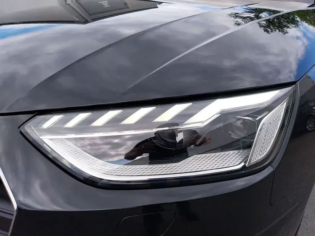 Gebraucht Audi A4 Design 150 PS (110 kW) 2023 Mythosschwarz metallic Kombi