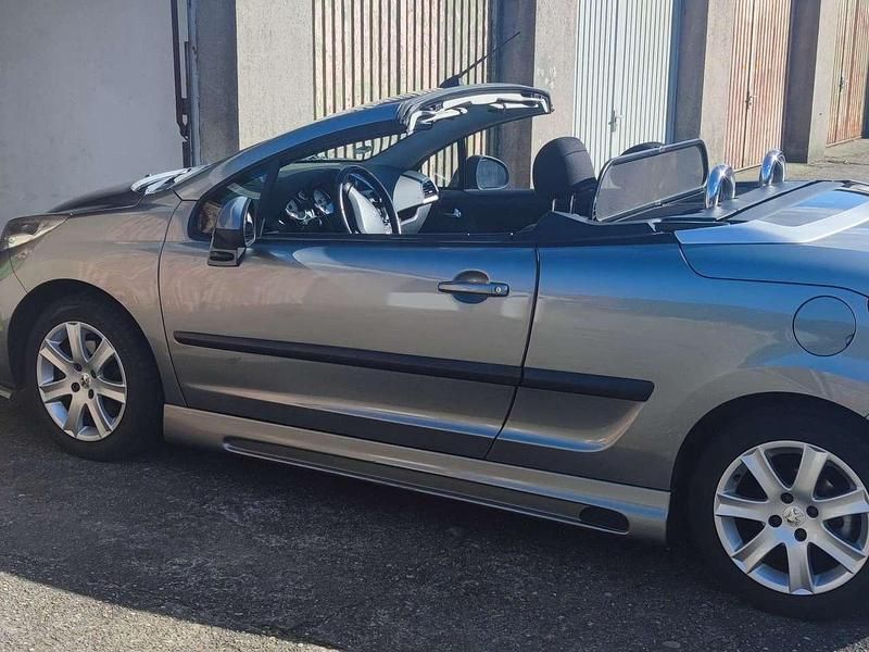 Andere außenfarben Gebraucht 2007 Peugeot 207 CC Platinum Cabrio | 3.900 € (Fairer Preis) - Bild 1/4