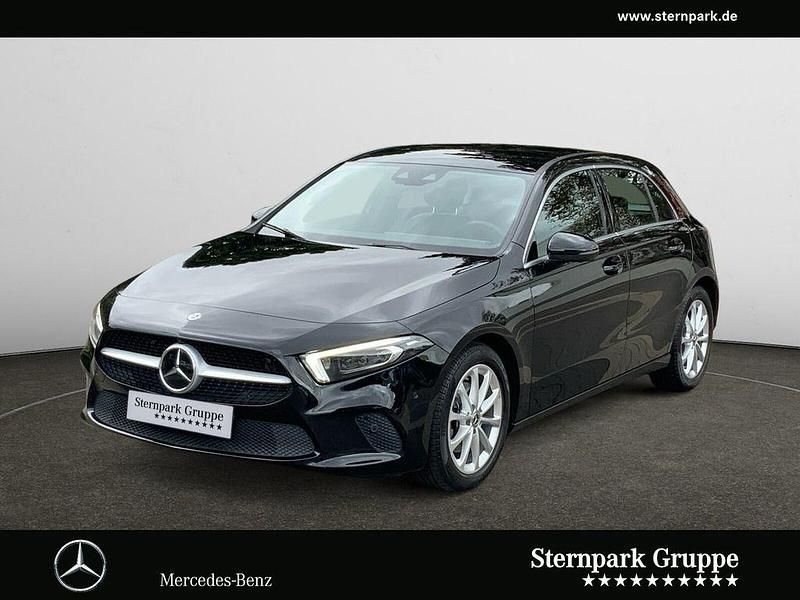 Schwarz Gebraucht 2020 Mercedes A200 Limousine | 22.990 € (Fairer Preis) - Bild 1/4