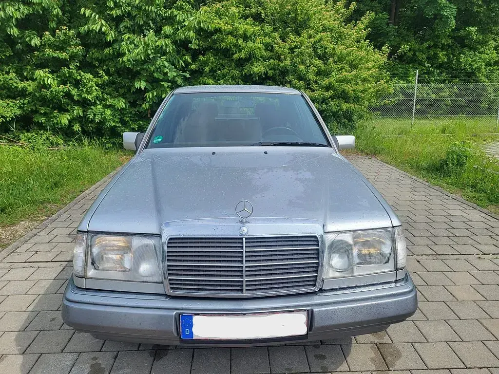 Gebraucht Mercedes E220 150 PS (110 kW) 1994 Grau Limousine