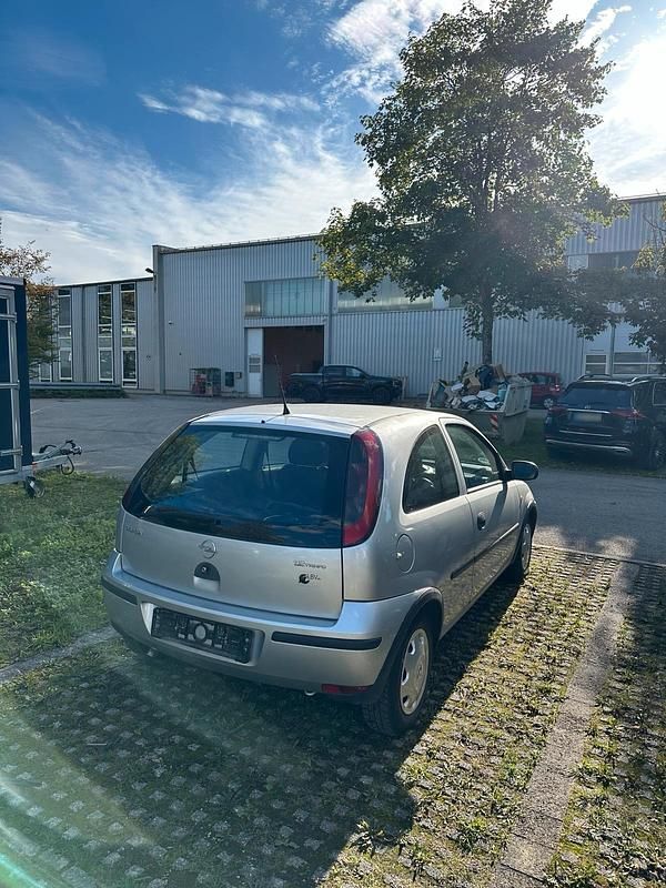 Usata Opel Corsa 75 CV (55 kW) 2004 Argento Utilitaria