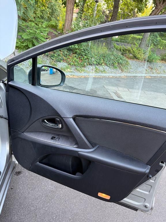 Grau Gebraucht 2010 Toyota Avensis Kombi | 5.600 € (Fairer Preis) - Bild 1/4